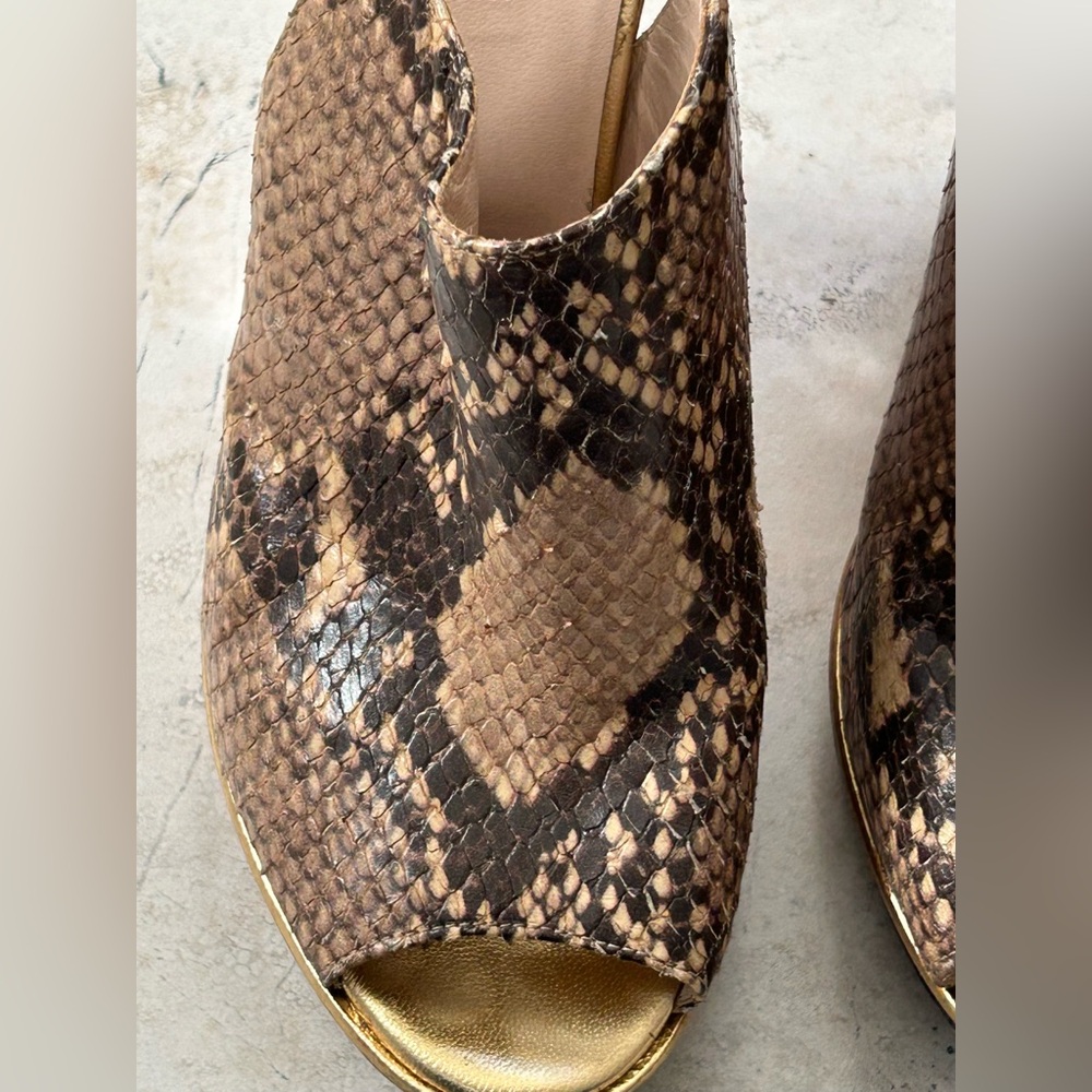 Dries Van Noten Python Snakeskin Sandals Platform Wedge Pumps Peep Toe
Size 39.5 - Picture 14 of 16